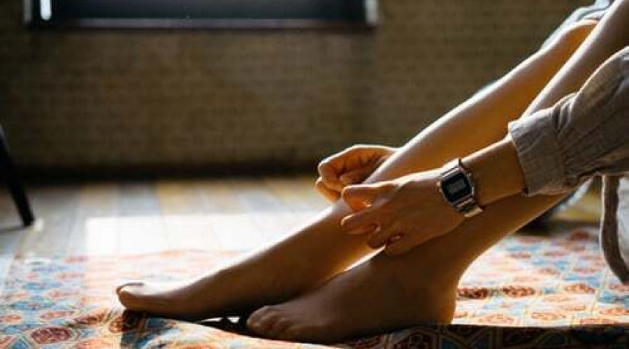 Huzursuz Bacak Sendromu Nedir, Belirtileri Nelerdir?